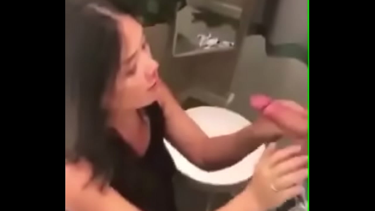 Ảnh trong Chơi em gái cực phẩm trong toilet kỹ thuật quá xuất sắc
